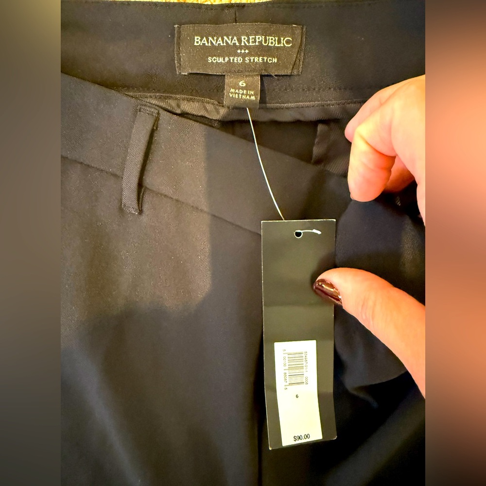 New with tags. Banana Republic Straight Black Slacks. Soft flowy material. 6